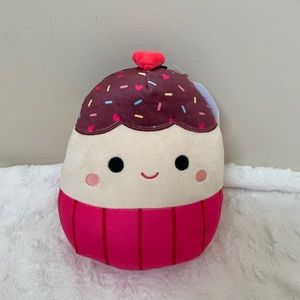 SQUISHMALLOW 8 INCH CUPCAKE ‘ELPHA’